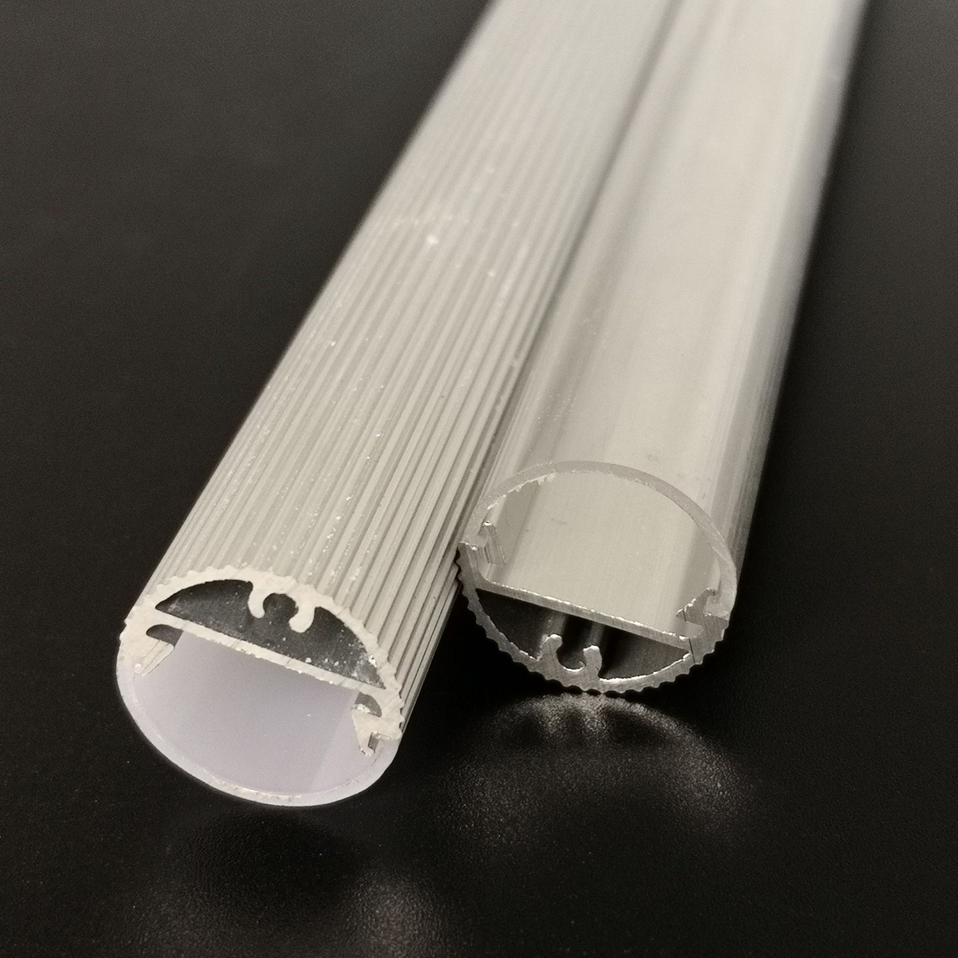 LED tube အိမ်ရာရှိ PC diffuser ကွဲအက်ရခြင်း တတိယအကြောင်းရင်း